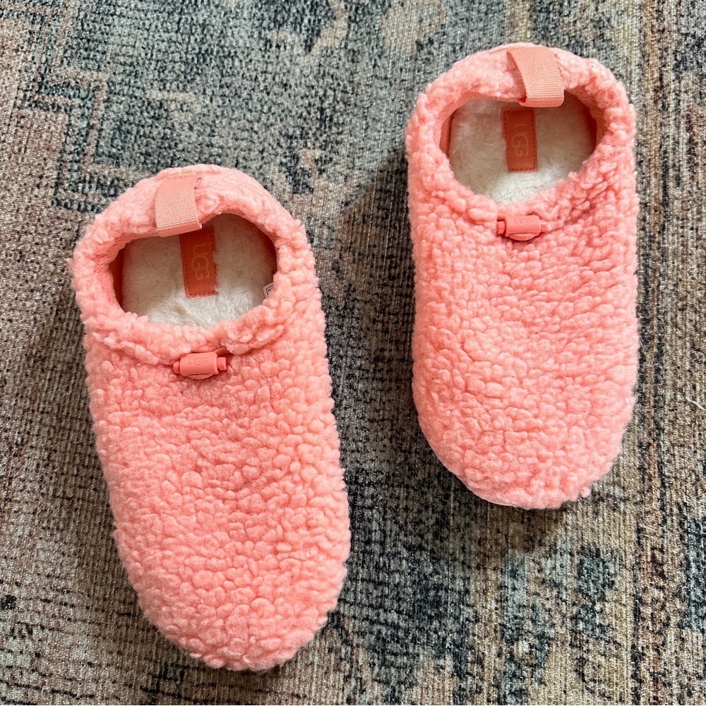 UGG Pink Sherpa Coral Shearling Slippers sz 8